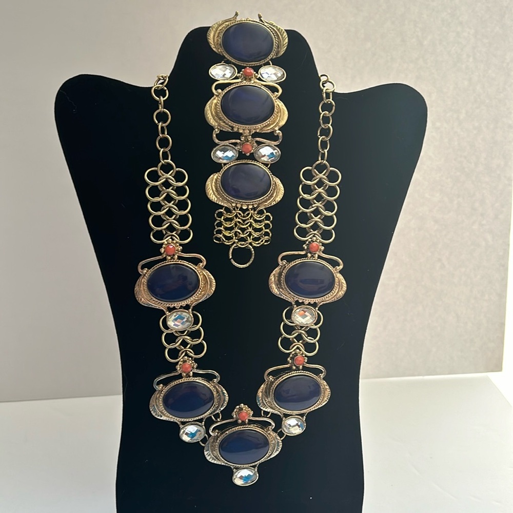 Eva Mendez (NY & Co) statement necklace and bracelet